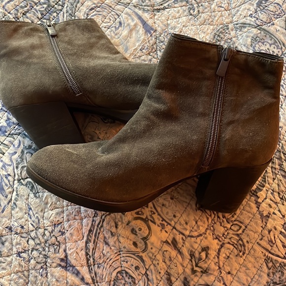 Eric Michael - Grey Suede Cecilia Ankle Boot - size 40 - Picture 3 of 4